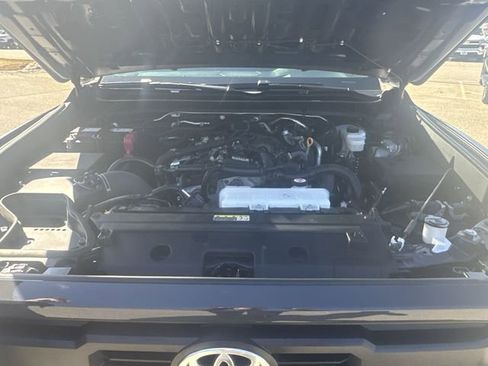 Used 2024 Toyota Tacoma TRD Off-Road AWD/4WD image 31