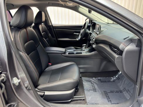 Used 2023 Nissan Sentra SR w/ SR Premium Package FWD image 15