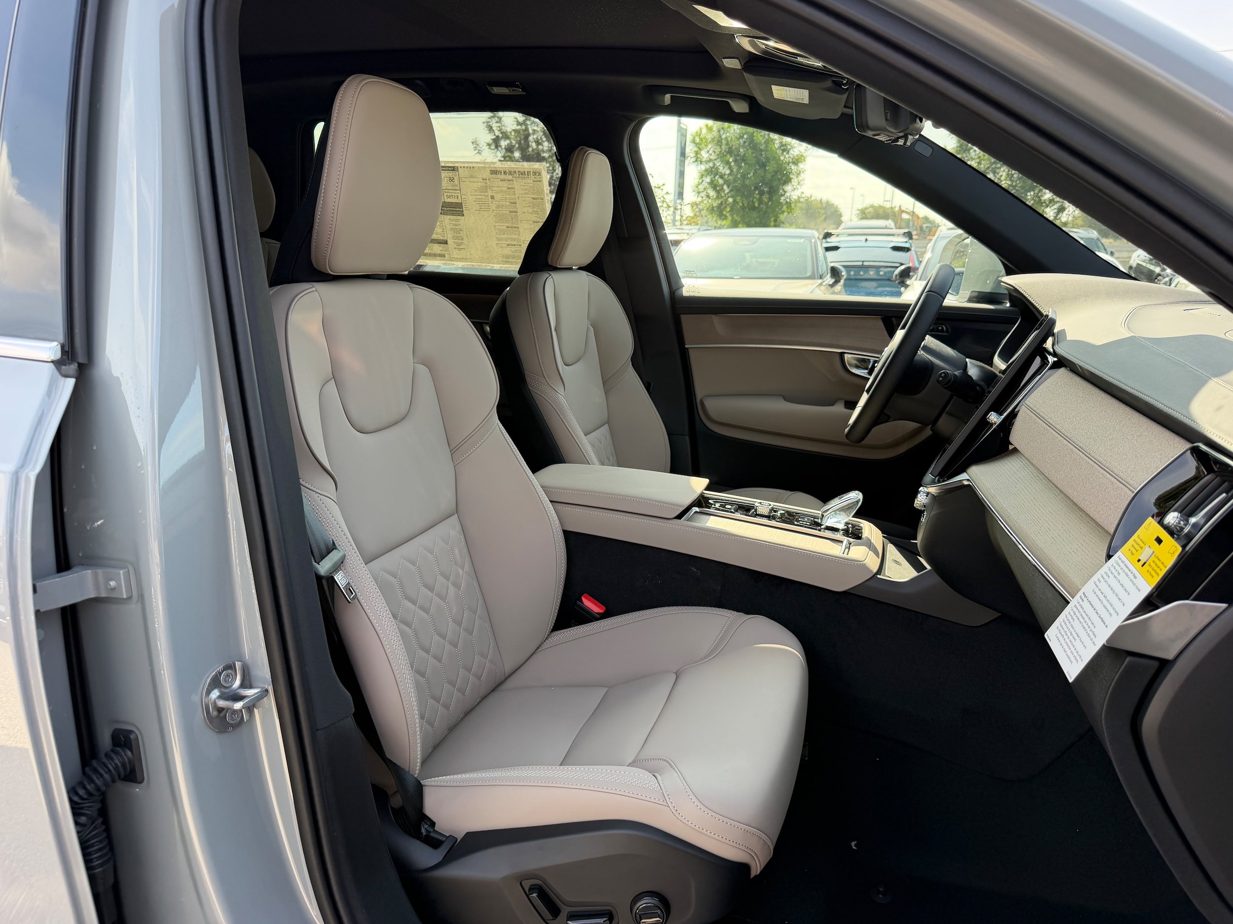 New 2026 Volvo XC90 T8 Plus w/ Protection Package Premier AWD/4WD image 8