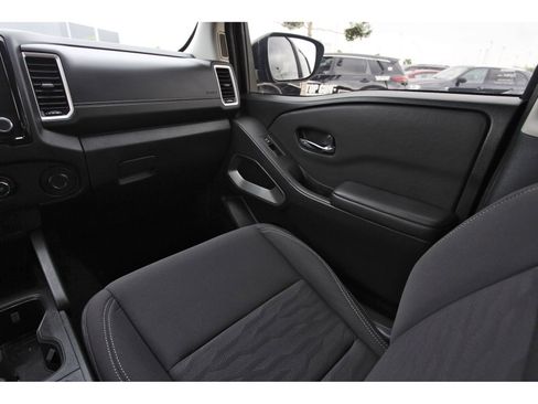 Used 2024 Nissan Frontier SV w/ Technology Package RWD image 13