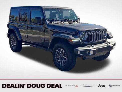 Used 2025 Jeep Wrangler Sahara image 8