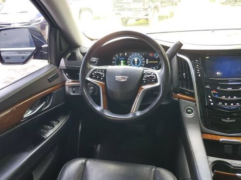 Used 2020 Cadillac Escalade ESV Premium Luxury AWD/4WD image 11