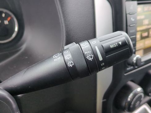 Used 2014 Jeep Compass Latitude image 25