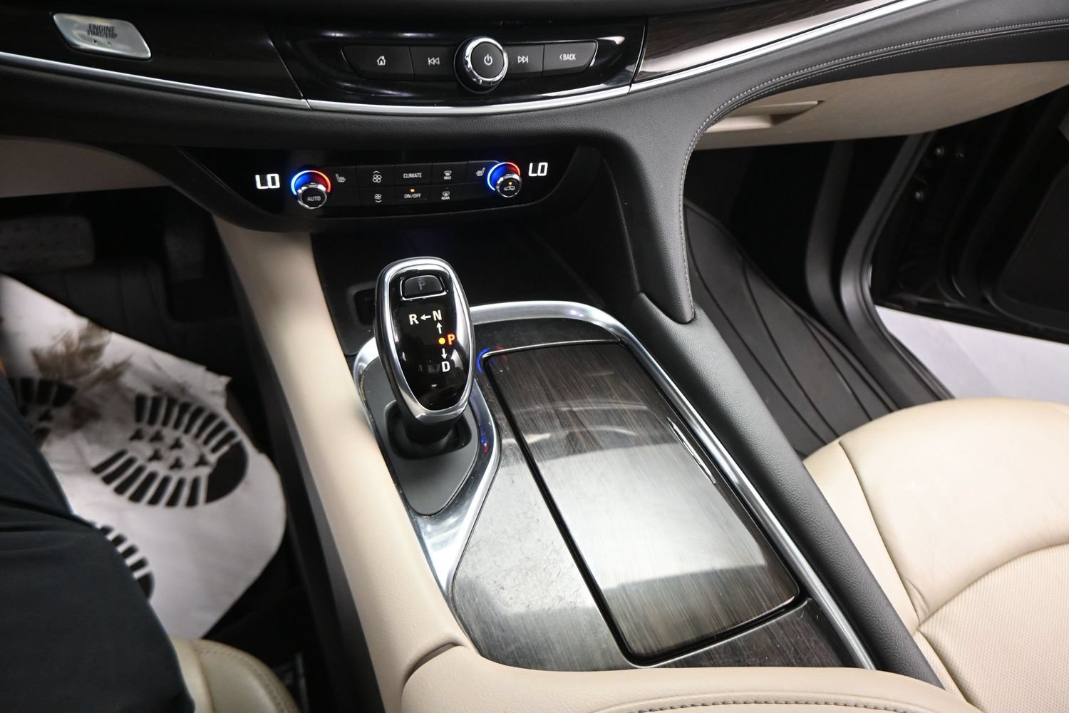 Used 2018 Buick Enclave Essence FWD image 20