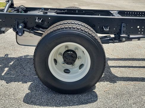 Used 2027 Isuzu NPR RWD image 5