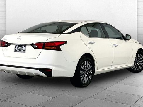 Used 2025 Nissan Altima 2.5 SV FWD image 13