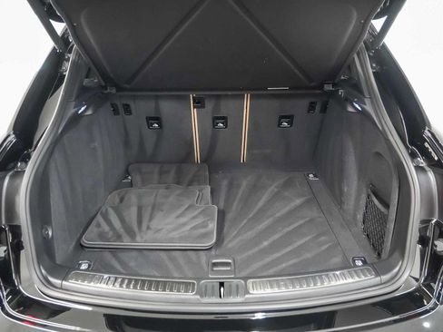 Certified 2023 Porsche Macan AWD/4WD image 26