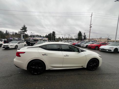 Used 2017 Nissan Maxima SR w/ Midnight Edition image 7
