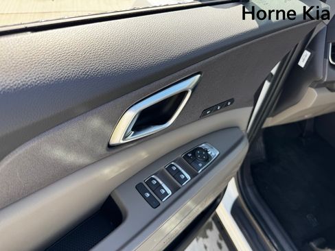 New 2026 Kia Carnival EX FWD image 10