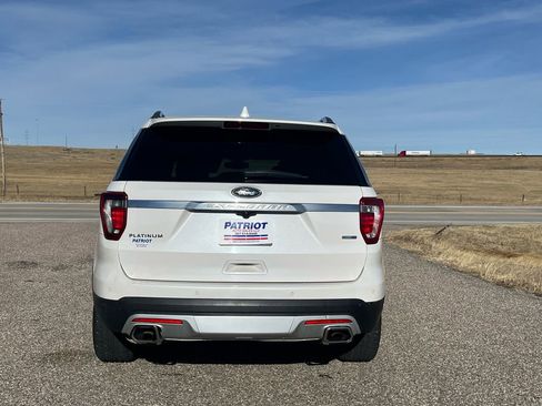 Used 2017 Ford Explorer Platinum image 4