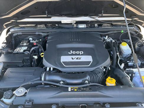 Certified 2018 Jeep Wrangler Sport image 33