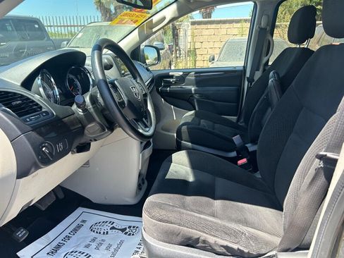 Used 2019 Dodge Grand Caravan SE w/ UConnect Hands-Free Group FWD image 27
