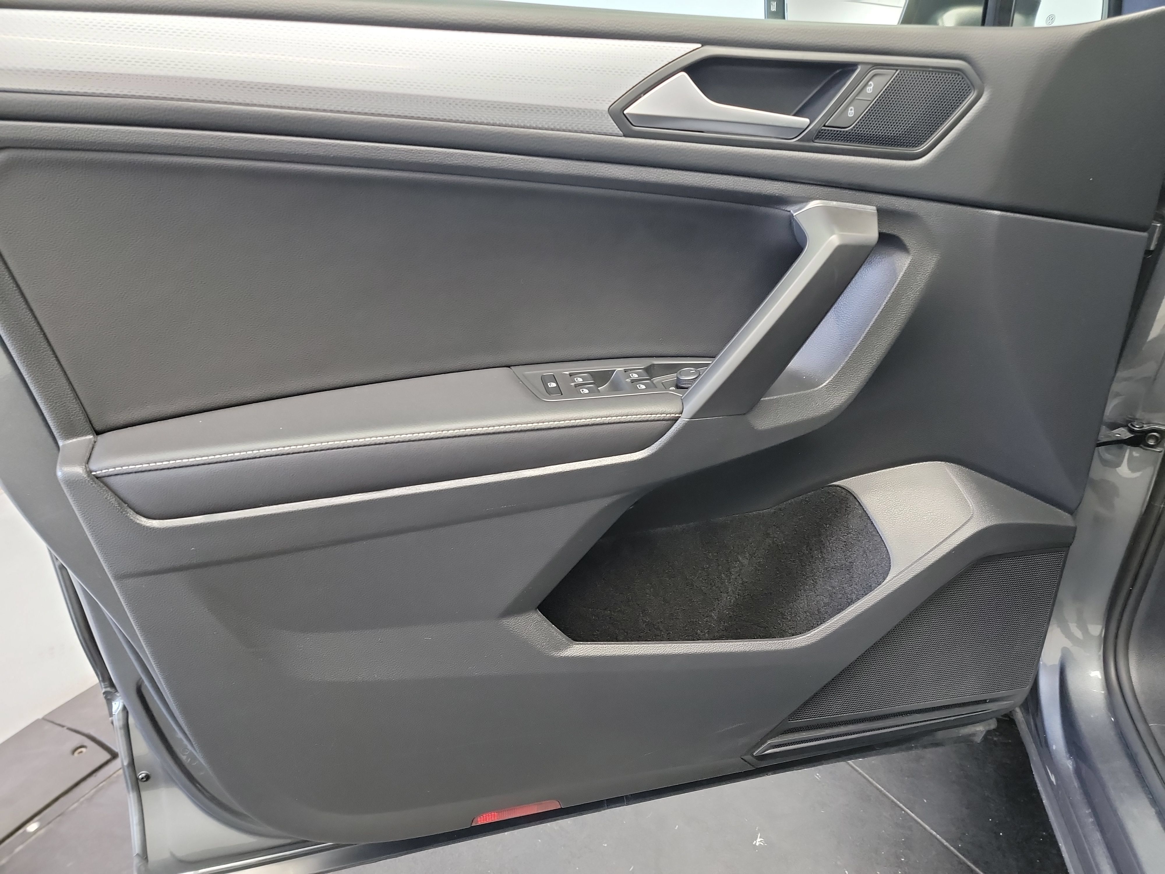 Used 2023 Volkswagen Tiguan S AWD/4WD image 13