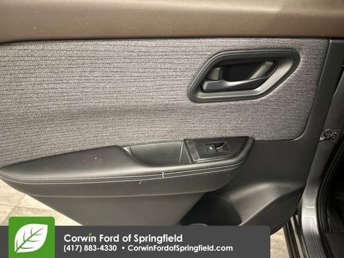 Used 2021 Nissan Rogue S image 27