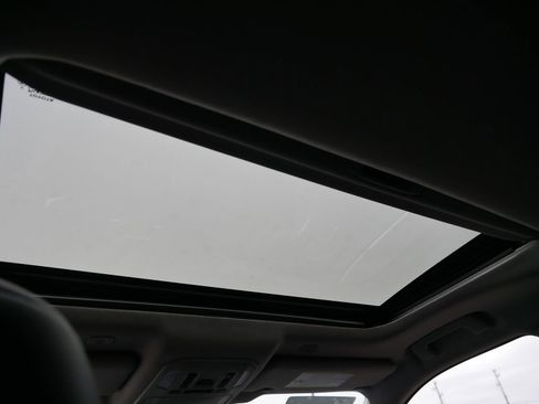 Used 2024 Toyota Highlander Limited image 21