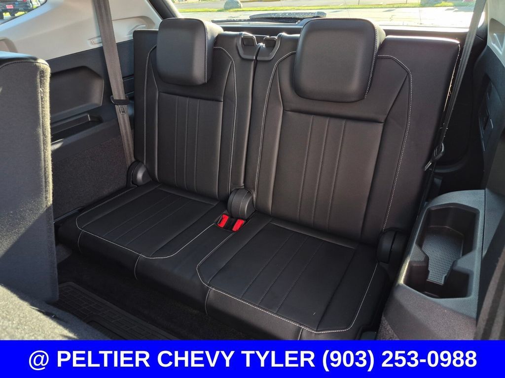 Used 2023 Volkswagen Tiguan SE w/ Panoramic Sunroof Package FWD image 36