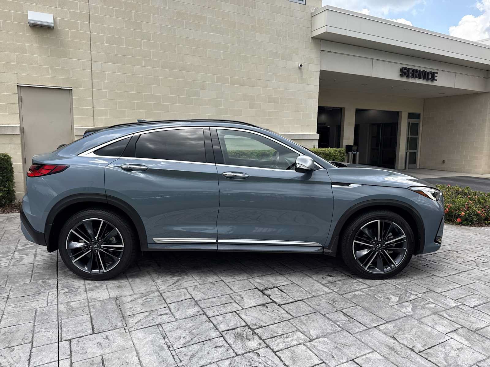 Certified 2025 INFINITI QX55 Essential w/ Accent Package AWD/4WD image 2