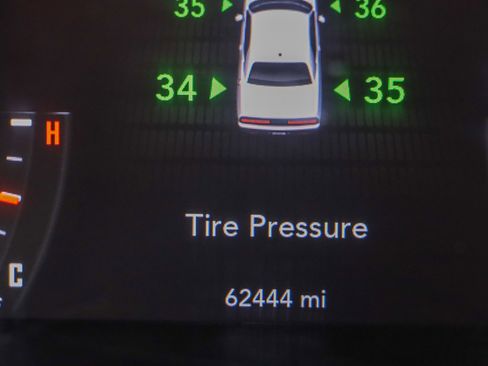 Used 2016 Dodge Challenger SXT Plus image 16