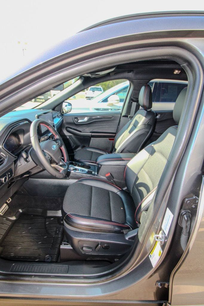 Used 2024 Ford Escape ST-Line w/ Tech Pack #1 AWD/4WD image 14