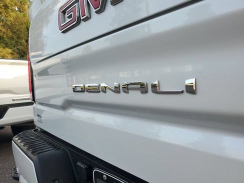 Used 2025 GMC Sierra 1500 Denali AWD/4WD image 8