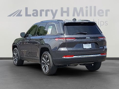 Used 2023 Jeep Grand Cherokee Limited w/ Luxury Tech Group II AWD/4WD image 3