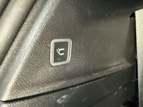 Used 2019 Chrysler Pacifica Touring-L Plus w/ S Appearance Package image 29