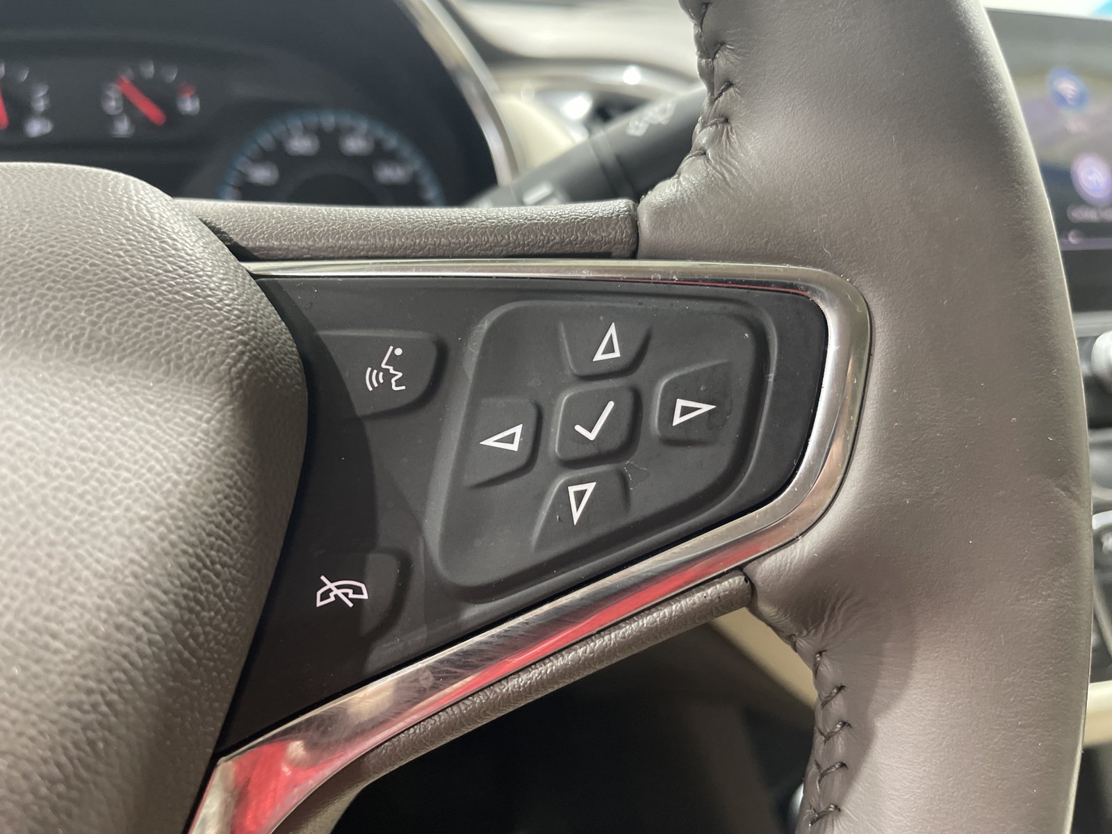Used 2019 Chevrolet Malibu LT w/ Leather Package FWD image 28