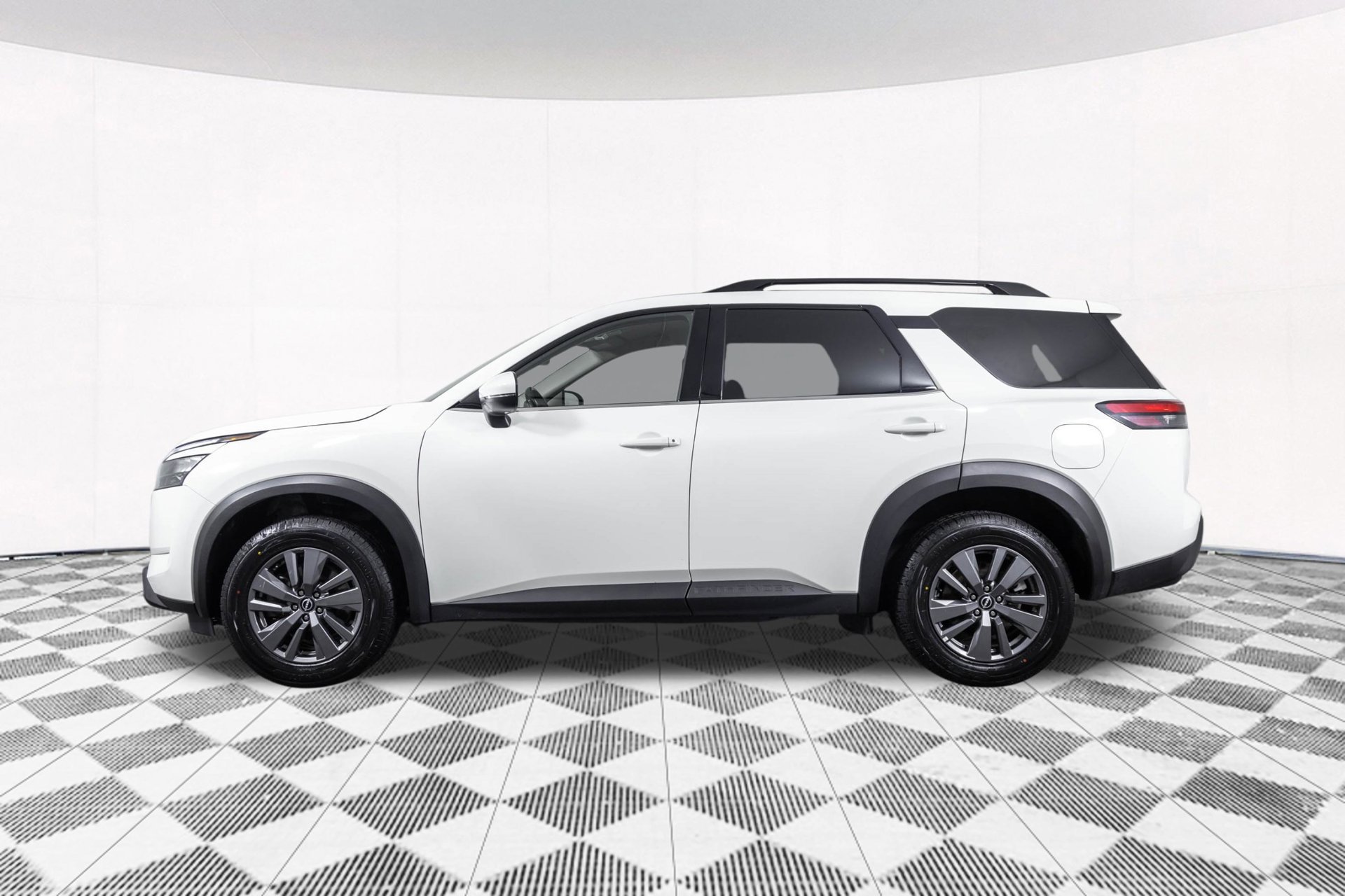 Used 2024 Nissan Pathfinder SV AWD/4WD image 14