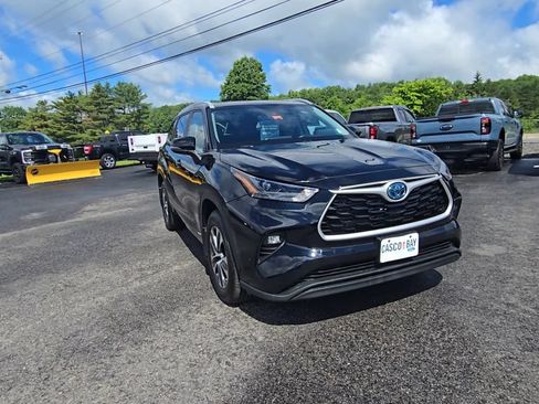 Used 2023 Toyota Highlander XLE AWD/4WD image 14