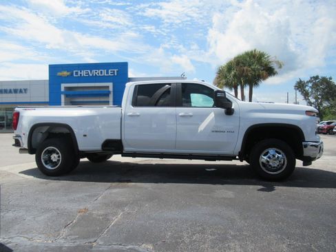 Used 2024 Chevrolet Silverado 3500 LT w/ Convenience Package AWD/4WD image 4