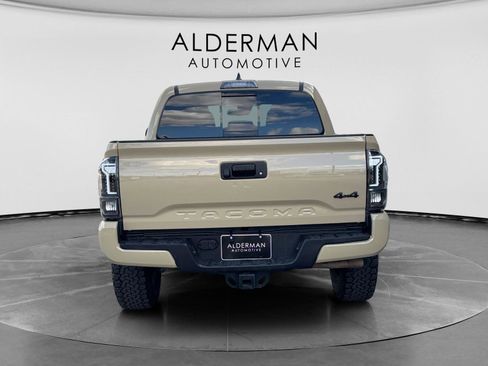 Used 2020 Toyota Tacoma TRD Sport AWD/4WD image 4