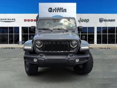 Used 2025 Jeep Gladiator Sport AWD/4WD image 12