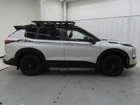 New 2026 Mitsubishi Outlander AWD image 2