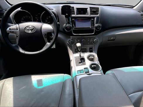 Used 2013 Toyota Highlander SE AWD/4WD image 16