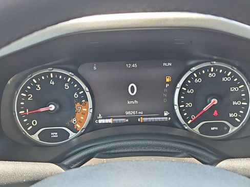 Used 2018 Jeep Renegade Latitude w/ UConnect 8.4 Nav Group FWD image 12