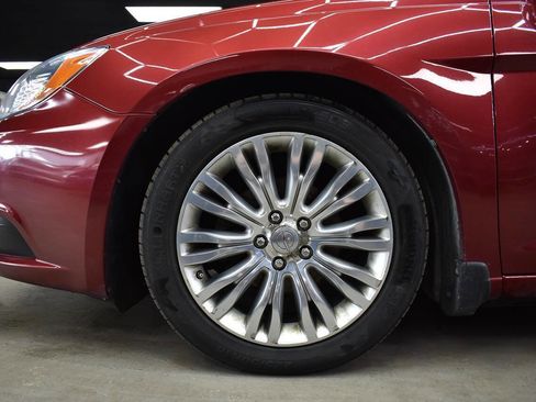 Used 2013 Chrysler 200 Limited FWD image 9