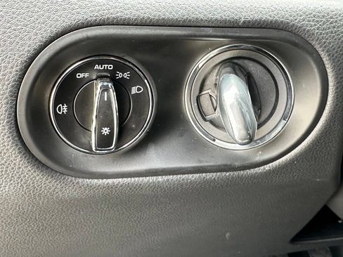 Certified 2025 Porsche Macan AWD/4WD image 27