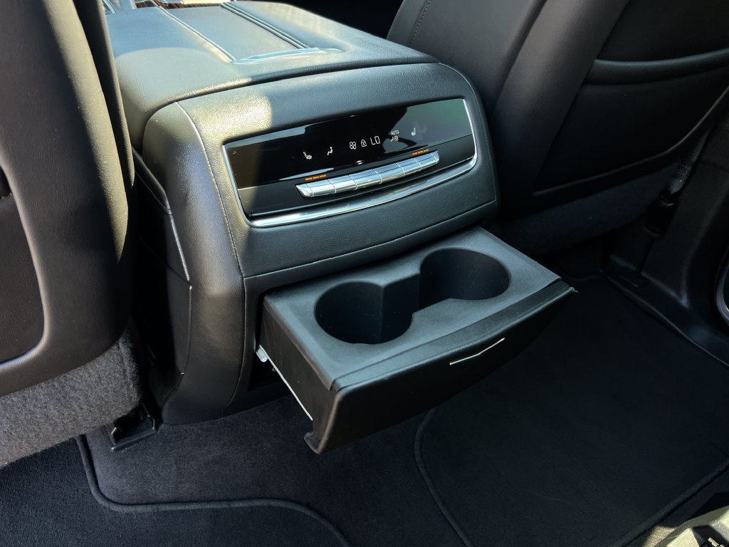 Used 2022 Cadillac Escalade ESV Premium Luxury RWD image 19