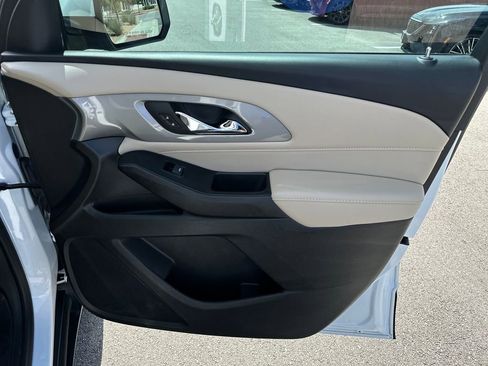 Used 2023 Chevrolet Traverse LT FWD image 34