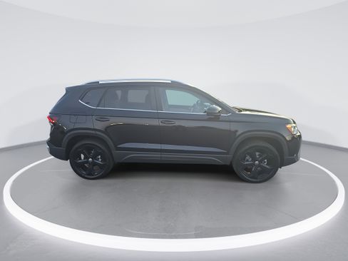 New 2025 Volkswagen Taos SEL image 2