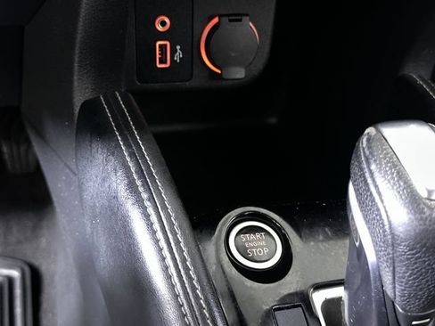 Used 2020 Nissan Kicks SR FWD image 17
