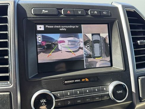 Used 2019 Ford Expedition Platinum image 19