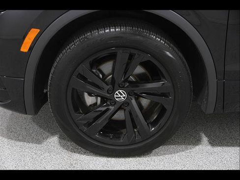 Certified 2024 Volkswagen Tiguan SE R-Line AWD/4WD image 22