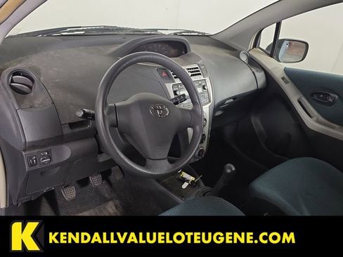Used 2007 Toyota Yaris 2-Door Hatchback image 3