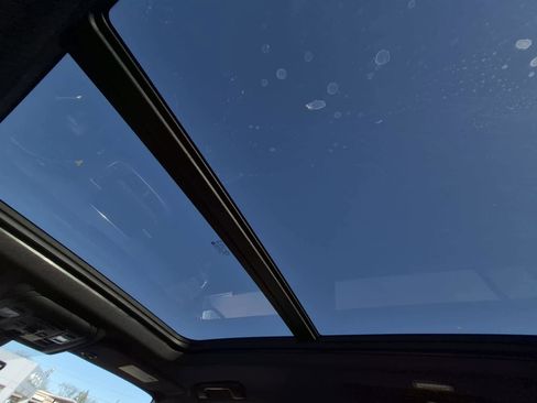 Used 2022 Chevrolet Suburban High Country image 22