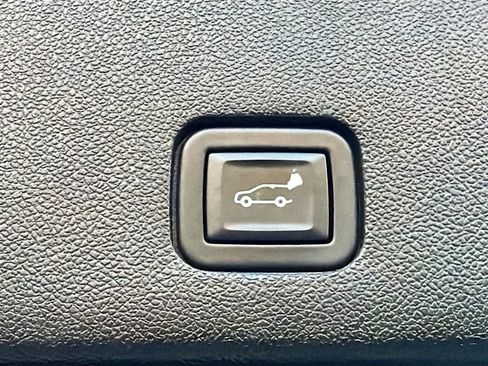 Used 2021 Cadillac XT6 Premium Luxury image 13