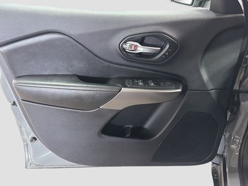 Used 2020 Jeep Cherokee Limited image 17