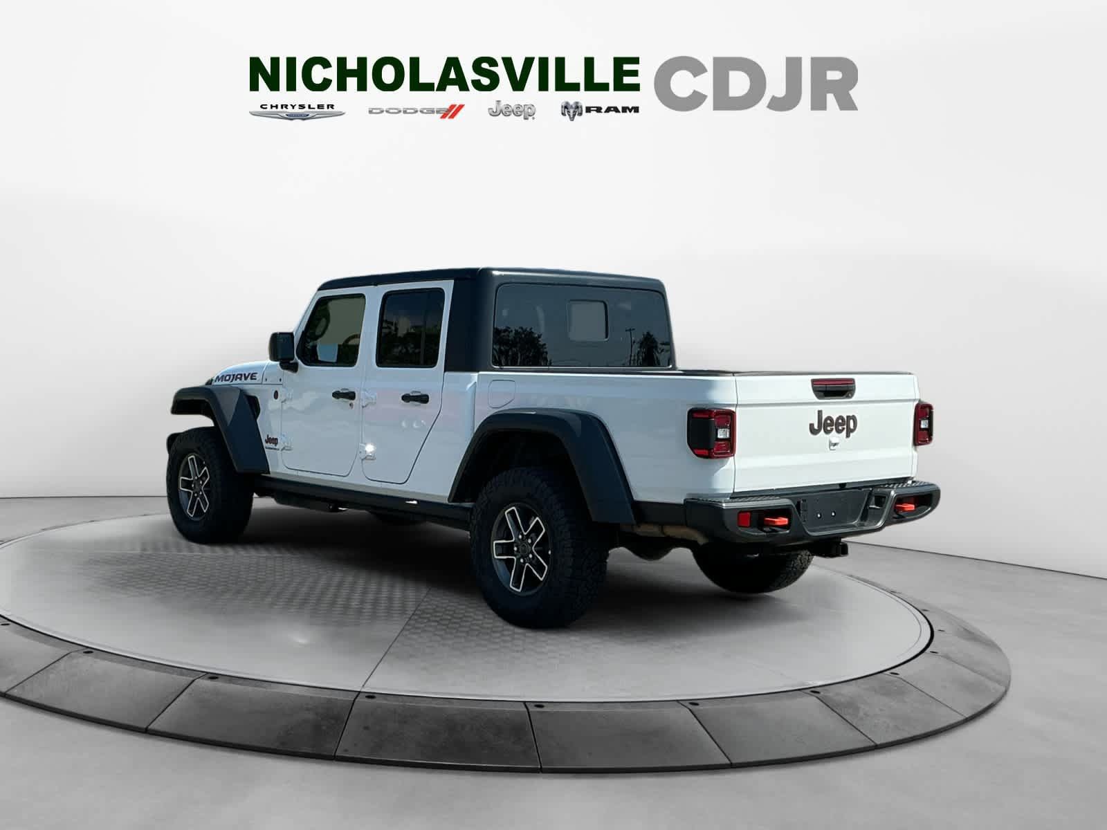 Used 2026 Jeep Gladiator Mojave AWD/4WD image 3