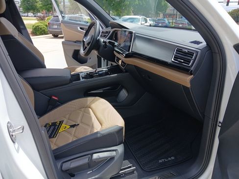 New 2026 Volkswagen Atlas Cross Sport SE FWD image 33