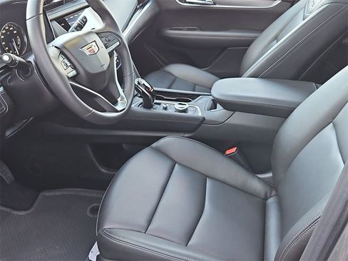Used 2025 Cadillac XT6 Luxury image 18